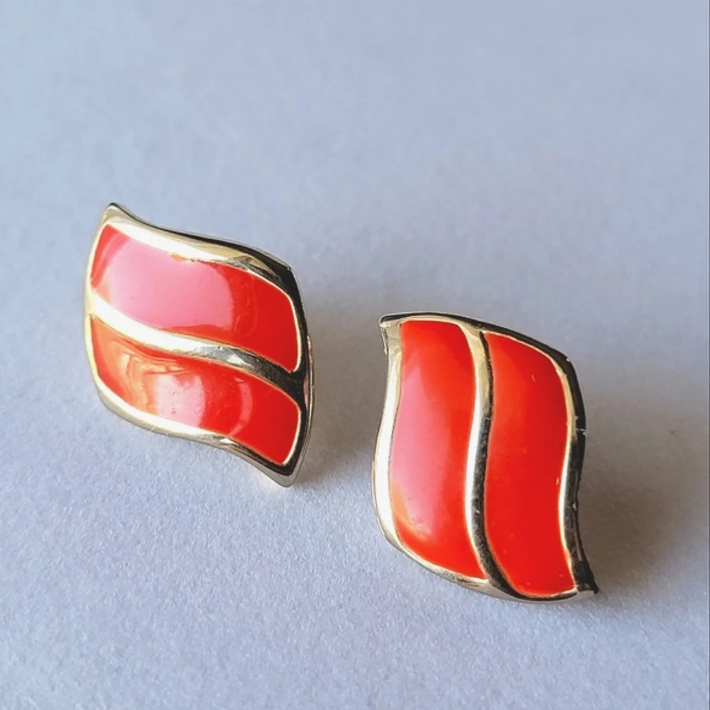 Vintage Wave Earrings Gold Tone and Red Enamel